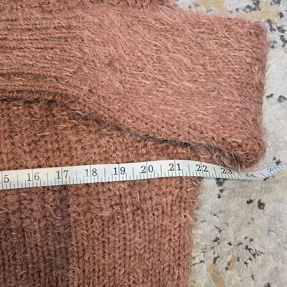 Mohair Off the Shoulder Cropped Sweater - Picture 5 of 14